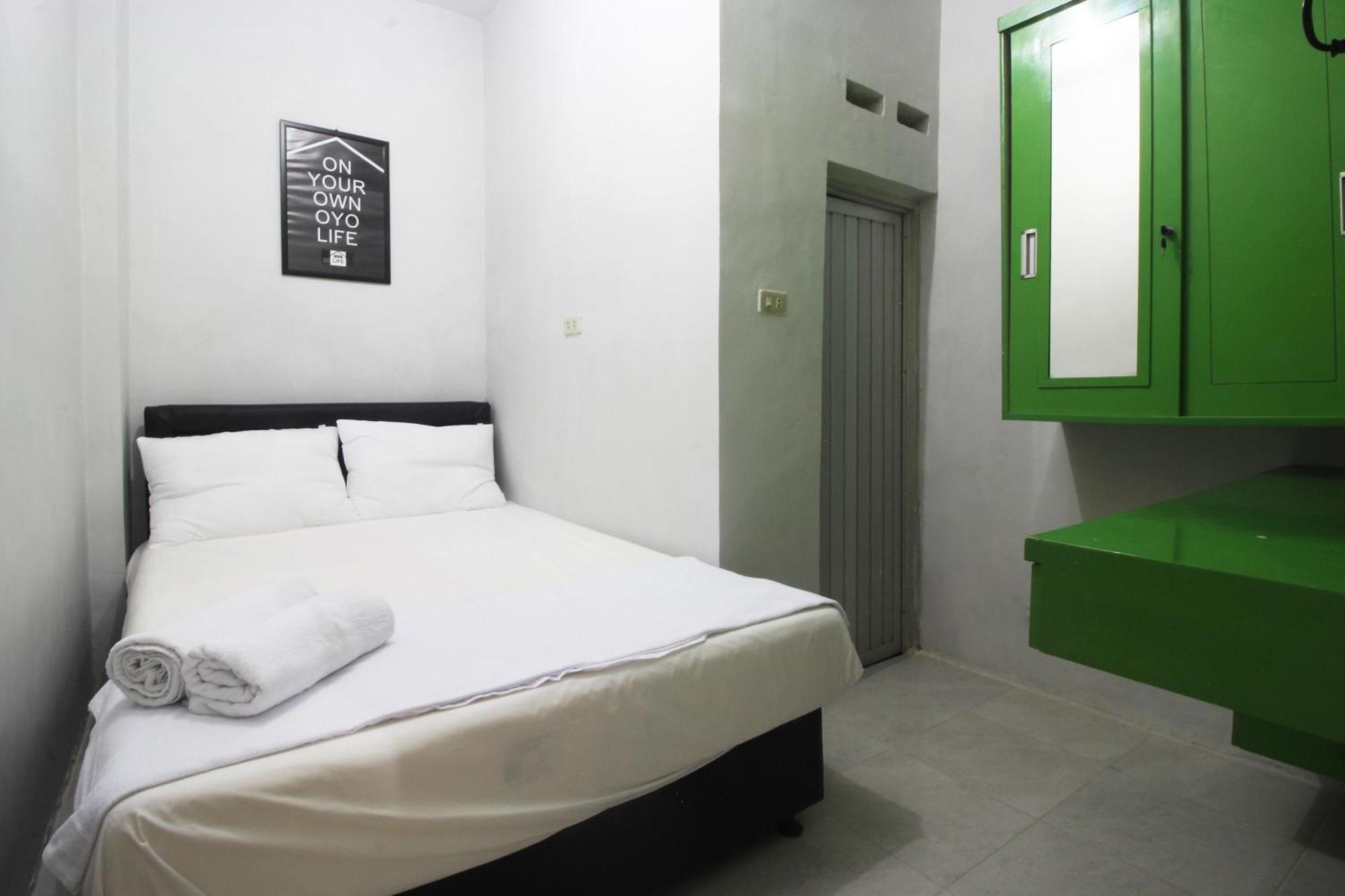 Oyo Life 2273 Pratama Homestay Бандар-Лампунг Экстерьер фото